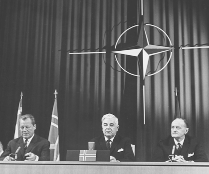 Frá NATO-fundinum í Háskólabíó 1968: Frá vinstri Willy Brandt utanríkisráðherra Vestur-Þýskalands, Bjarni Benediktsson forsætisráðherra Íslands og Manlio Broslio framkvæmdastjóri NATO.