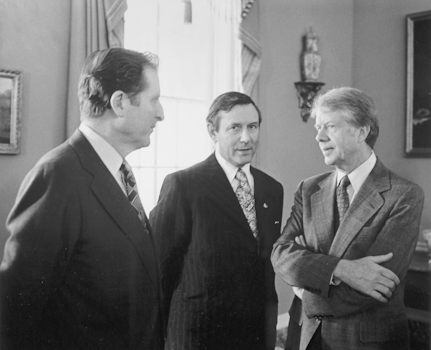 Geir Hallgrímsson forsætisráðherra, Einar Ágústsson utanríkisráðherra og Jimmy Carter Bandaríkjaforseti á NATO-leiðtogafundi í Washington.