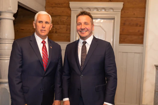 Guðlaugur Þór Þórðarson utanríkisráðherra með Mike Pence varaforseta Bandaríkjanna við komu hans til Íslands í september 2019.