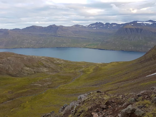 Horft yfir Mjóafjörð í sumar þegar framkvæmdir við lagningu ljósleiðara stóðu yfir.