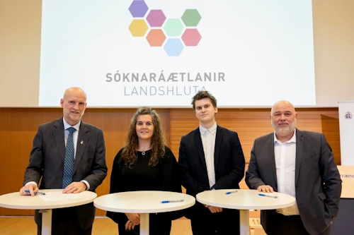 Suðurnes: Eyjólfur Ármannsson samgöngu- og sveitarstjórnarráðherra, Berglind Kristinsdóttir, framkvæmdastjóri SSS, Jóhann Páll Jóhannsson umhverfis-, orku- og loftslagsráðherra og Logi Einarsson menningar-, nýsköpunar- og háskólaráðherra.