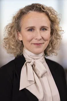 Svava María Atladóttir mun vinna að mati á stöðu stafrænnar þróunar og gagnamála í heilbrigðiskerfinu og starfar tímabundið að því verkefni í heilbrigðisráðuneytinu