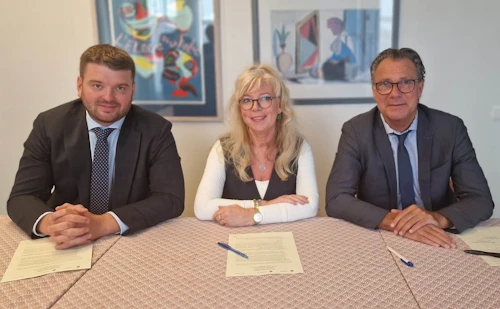 Ásmundur Einar Daðason, Berglind Gunnarsdóttir og Willum Þór Þórsson við undirritun samningsins