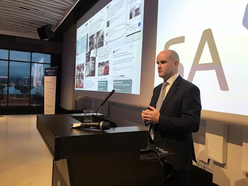 Halvor Molland, framkvæmdastjóri upplýsingamála hjá Norsk Hydro