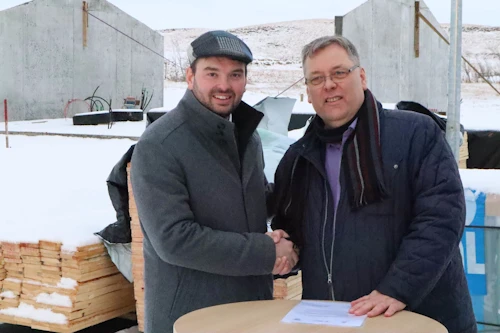 Ásmundur Einar Daðason, félags- og barnamálaráðherra, og Kristófer Tómasson, sveitarstjóri Skeiða- og Gnúpverjahrepps, skrifuðu undir viljayfirlýsinguna í gær. 