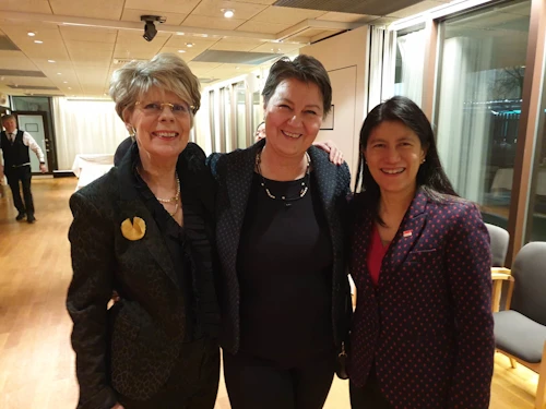 Sigríður Á. Snævarr, sendiherra Íslands gagnvart Singapúr, Guðný Reimarsdóttir, forstjóri EcoNord og Frú Foo, sendiherra Singapúr