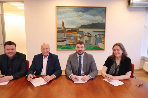  Birkir Jón Jónsson, formaður bæjarráðs Kópavogs, Aðalsteinn Sigfússon, félagsmálastjóri Kópavogs, Ásmundur Einar Daðason, félags- og barnamálaráðherra og Svandís Svavarsdóttir heilbrigðisráðherra við undirritunina í dag. 