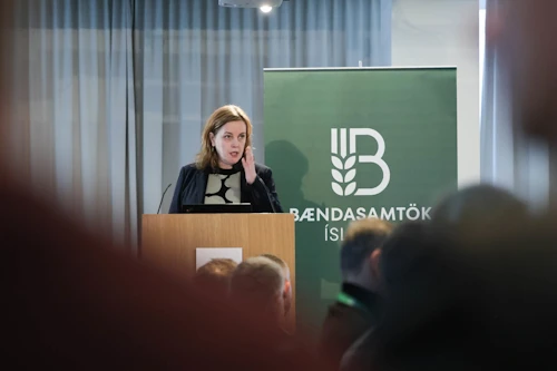 Svandís Svavarsdóttir flytur ávarp á Búnaðarþingi 2023.