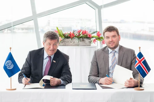 Guy Ryder forstjóri Alþjóðavinnumálastofnunarinnar og Ásmundur Einar Daðason, félags- og barnamálaráðherra, í Hörpu.