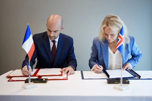 Frá undirritun sameiginlegu viljayfirlýsingarinnar um aukið tvíhliða samstarf Íslands og Frakklands.