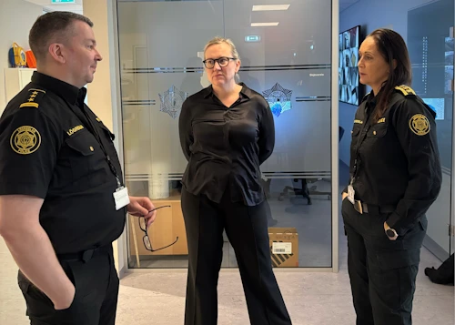 Þorbjörg S. Gunnlaugsdóttir dómsmálaráðherra með Bergi Jónssyni, yfirlögregluþjóni og Páleyju Borgþórsdóttur, lögreglustjóra á Norðurlandi eystra.