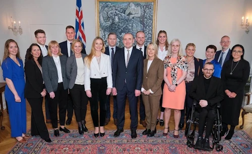Fulltrúar verkefnanna sem hlutu verðlaun við afhendingu þeirra á Bessastöðum.