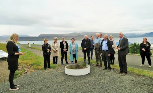 Frá vígsluathöfn varnargarðanna.