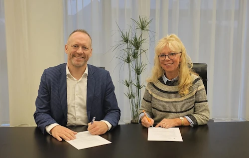 Guðmundur Ingi Guðbrandsson, félags- og vinnumarkaðsráðherra, og Berglind Gunnarsdóttir Strandberg, framkvæmdastjóri Foreldrahúss.