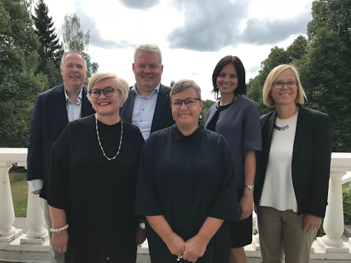 Fremri röð f.v.: Anu Vehviläinen Finnlandi og Nina Fellman Álandseyjum. Aftari röð f.v.: Hans B. Thomsen Danmörku, Sigurður Ingi Jóhannsson, Aase Marthe J. Horrigmo Noregi og Klara Cederlund Svíþjóð.