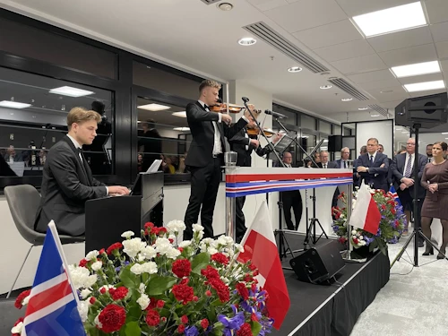 Bræðurnir Frach léku nokkur lög 
