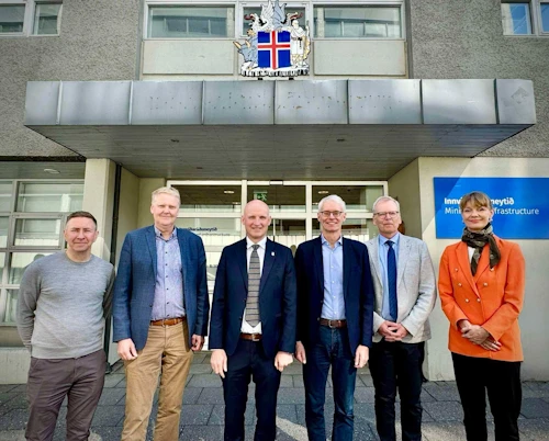 Eyjólfur Ármannsson innviðaráðherra með nýrri stjórn Eyvarar, hæfniseturs í netöryggi.