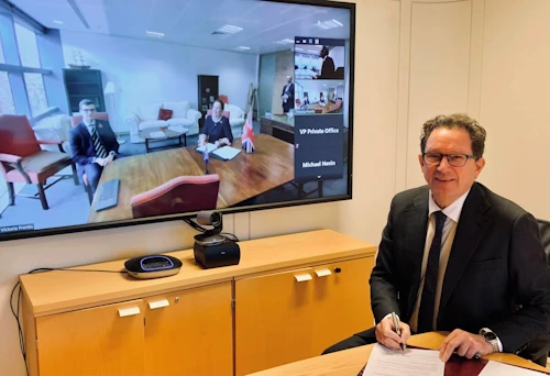 Kristján Þór Júlíusson, sjávarútvegs- og landbúnaðarráðherra og Victoria Prentis, sjávarútvegs-, landbúnaðar- og matvælaráðherra Bretlands undirrituðu í dag samkomulag um framtíðarsamstarf ríkjanna í sjávarútvegsmálum.