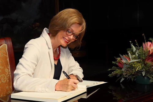 Unnur Orradóttir Ramette við afhendingu trúnaðarbréfs í Namibíu.