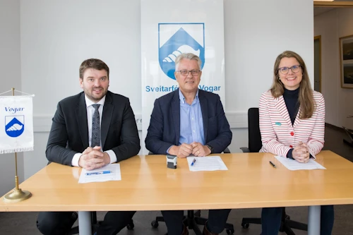Ásmundur Einar Daðason, Ásgeir Eiríksson, bæjarstjóri Voga, og Birna Þórarinsdóttir.