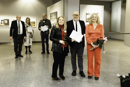 Vilhjálmur Bjarnason, formaður Safnaráðs, Hanna Hlíf Bjarnadóttir hjá Listasafni ASÍ og Lýður Pálsson, safnstjóri Byggðasafns Árnesinga. Framar á mynd: Alma Dís Kristinsdóttir, safnstjóri Listasafns Einars Jónsonar, Logi og Þóra Björk Ólafsdóttir, framkvæmdastjóri Safnaráðs.