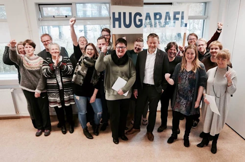 Að lokinni undirritun þjónustusamnings við Hugarafl