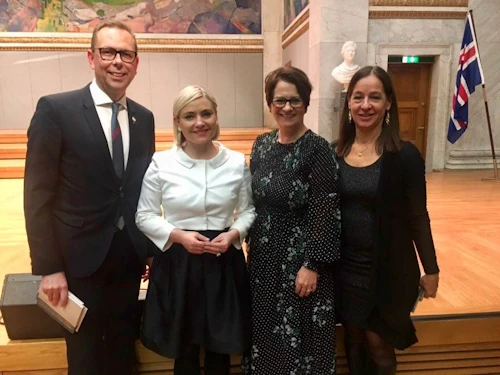 Hermann Ingólfsson sendiherra Íslands í Noregi, Lilja Alfreðsdóttir mennta- og menningarmálaráðherra, Tone W. Trøen forseti norska Stórþingsins og Kitty Dahl stjórnarformaður menningarbókasafns Thorleif Dahl.  