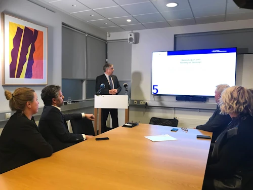 Eyjólfur Árni Rafnsson, formaður stýrihóps um flugvallakosti á suðvesturhorninu kynnir skýrslu hópsins.