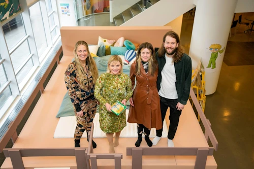 Svandís Dóra Einarsdóttir, höfundur verksins, Lilja Dögg Alfreðsdóttir, menningarmálaráðherra og Tanja Levý og Jökull Jónsson sem eru hönnuðir verksins. 