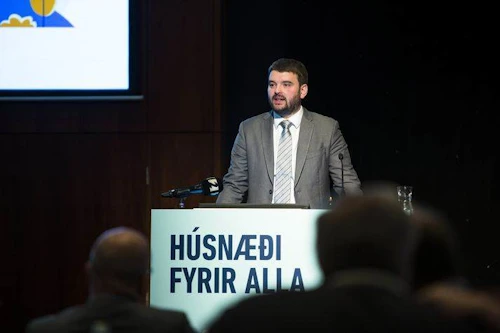 "Landsbyggðin hefur setið eftir þegar kemur að uppbyggingu í húsnæðismálum. Í ljósi jákvæðra athugasemda við tillögum að úrbótum munum við einhenda okkur í koma þeim í framkvæmd," segir Ásmundur Einar.