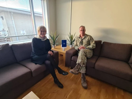 Bryndís Kjartansdóttir, skrifstofustjóri öryggis- og varnarmálaskrifstofu utanríkisráðuneytisins, og Tim Radford hershöfðingi.