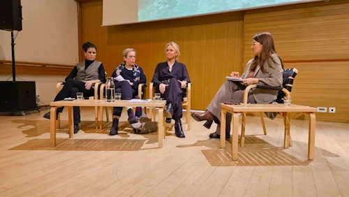 Þórdís Kolbrún Reykfjörð Gylfadóttir, Ingibjörg Sólrún Gísladóttir og Þorgerður Katrín Gunnarsdóttir utanríkisráðherra, ásamt Freyju Steingrímsdóttur framkvæmdastjóra Blaðamannafélags Íslands.
