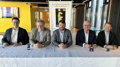 Árni Gísli Árnason, staðgengill bæjarstjóra Suðurnesjabæjar, Kristján P. Ásmundsson, skólameistari Fjölbrautaskólans á Suðurnesjum, Ásmundur Einar Daðason, mennta- og barnamálaráðherra, Kjartan Már Kjartansson, bæjarstjóri Reykjanesbæjar og Gunnar Axel Axelsson, bæjarstjóri Sveitarfélagsins Vogar. 