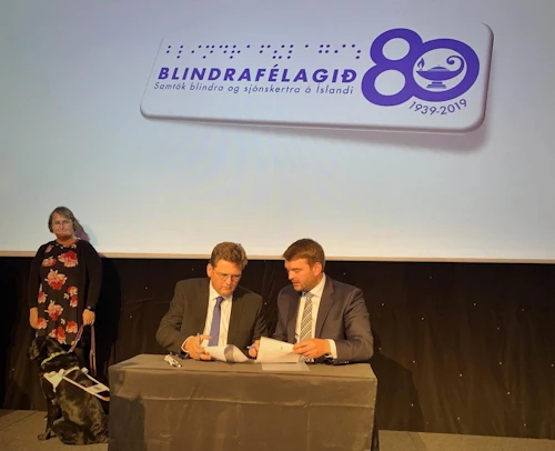  Sigþór Hallfreðsson, formaður Blindrafélagsins, tók við styrknum á hátíðarsamkomu félagsins í dag.