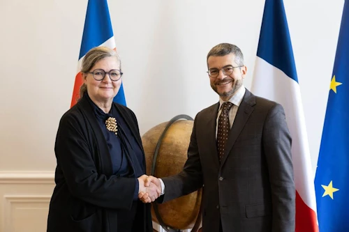 Bergdís Ellertsdóttir með aðstoðarráðuneytisstjóra í franska utanríkisráðuneytinu, David Bertolotti.
