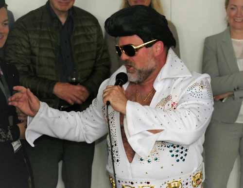 ...og meir að segja Elvis mætti