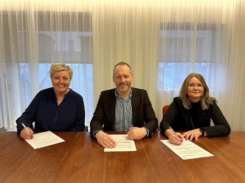 Helga Eysteinsdóttir, forstöðumaður Hringsjá, Guðmundur Ingi Guðbrandsson, félags- og vinnumarkaðsráðherra, og Laufey Gunnlaugsdóttir sviðsstjóri hjá Vinnumálastofnun.