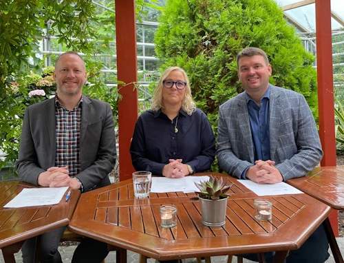 Guðmundur Ingi Guðbrandsson, Unnur Helga Óttarsdóttir formaður Þroskahjálpar og Ásmundur Einar Daðason undirrita styrksamkomulag.