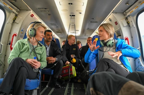 Úr útsýnisflugi með þyrlu Landhelgisgæslunnar.
