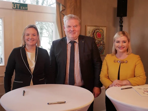 Hilda Jana Gísladóttir, formaður stjórnar Eyþings, Sigurður Ingi Jóhannsson, samgöngu- og sveitarstjórnarráðherra, og Lilja Alfreðsdóttir, mennta- og menningarmálaráðherra.