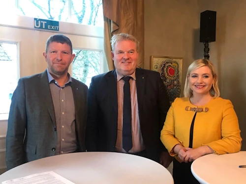 Einar Jón Pálsson, formaður stjórnar SSS, Sigurður Ingi Jóhannsson, samgöngu- og sveitarstjórnarráðherra, og Lilja Alfreðsdóttir, mennta- og menningarmálaráðherra.