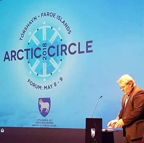 Sigurður Ingi Jóhannsson ávarpar gesti við opnunarathöfn Arctic Circle Forum í Þórshöfn í dag.