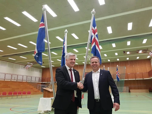 Benedikt Jóhannesson og Valtýr Valtýsson, sveitarstjóri Bláskógabyggðar, eftir undirritun samkomulagsins. 