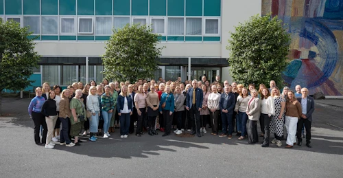 Mennta- og barnamálaráðherra ásamt styrkþegum og öðrum hlutaðeigandi á uppskeruhátíð nýsköpunar- og skólaþróunarverkefna menntastefnu á föstudag