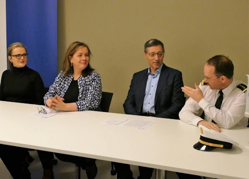 Svandís Svavarsdóttir heilbrigðisráðherra, Páll Winkel forstjóri Fangelsismálastofnunar og Óskar Reykdalsson, forstjóri Heilsugæslu höfuðborgarsvæðisins kynna nýtt skipulag á geðheilbrigðisþjónustu við fanga