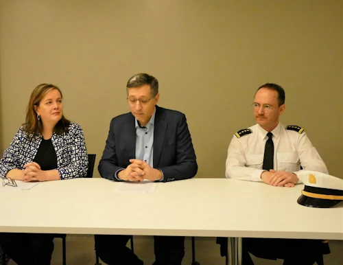 Svandís Svavarsdóttir heilbrigðisráðherra, Páll Winkel forstjóri Fangelsismálastofnunar og Óskar Reykdalsson, forstjóri Heilsugæslu höfuðborgarsvæðisins kynna nýtt skipulag á geðheilbrigðisþjónustu við fanga