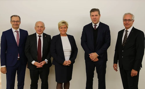 Bjarni Benediktsson, fjármála- og efnahagsráðherra ásamt fulltrúum EFTA-ríkjanna á fundinum í Brussel í dag. 