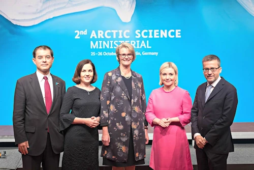 Masahiko Shibayama, vísindamálaráðherra Japan, Sanni Grahn-Laasonen mennta- og menningarmálaráðherra Finnlands, Anja Karliczek ráðherra Þýskalands á sviði mennta og rannsókna, Lilja Alfreðsdóttir mennta- og menningarmálaráðherra Íslands og Carlos Moedas framkvæmdastjóri rannsókna, vísinda og nýsköpunar hjá Evrópusambandinu.