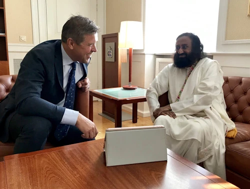 Bjarni Benediktsson, forsætisráðherra og Sri Sri Ravi Shankar, friðarerindreki