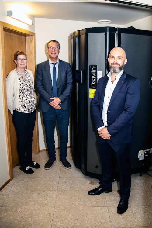 Willum Þór ásamt Arnþóri Jóni Egilssyni formanni SPOEX og Elínu Helgu Hauksdóttur gjaldkera samtakanna